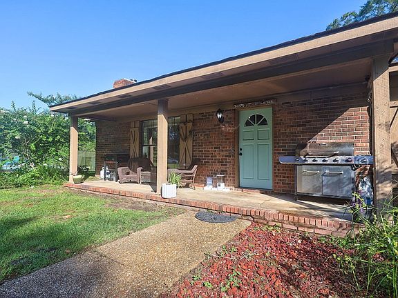 2nd image of 1477 Lake Dr