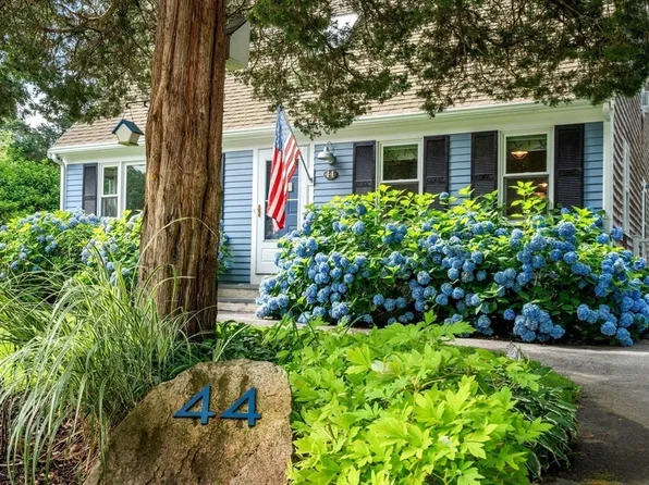 44 Hillside Ave, North Falmouth, MA 02556