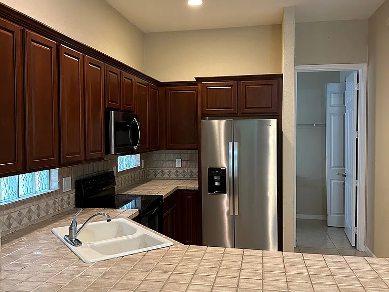 7092 Old Orchard Way — Photo 3