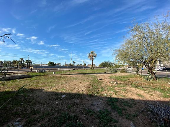 3rd image of 1001 E Campbell Ave