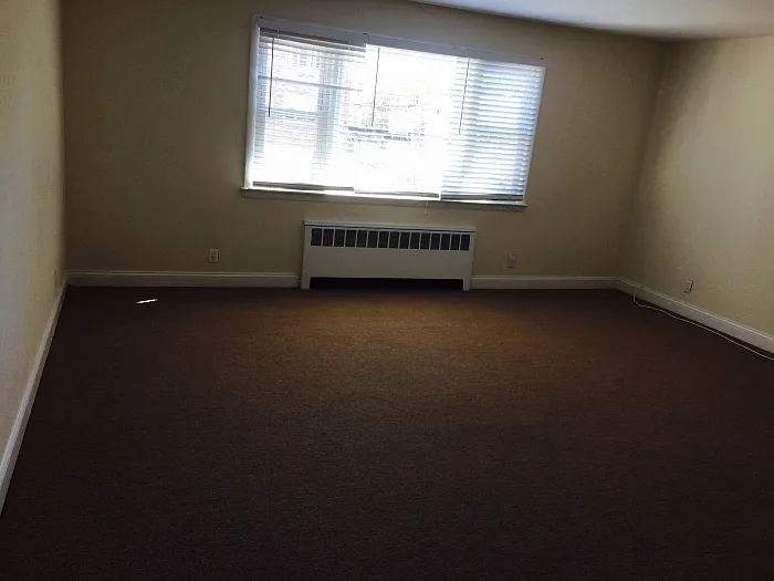 3 bed, 1000 sqft, $3,700 — Photo 4
