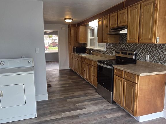 3rd image of 616 8th St