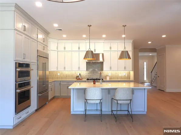 8 Royal Birkdale Lane Riv, Westwood, NJ 07675