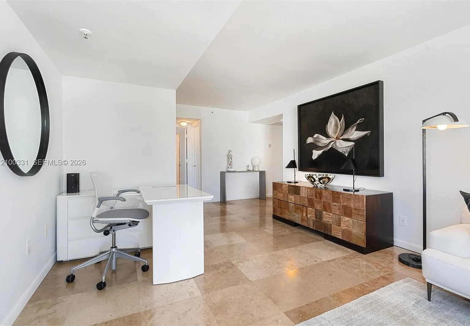 Bayview Plaza Condo — Photo 2