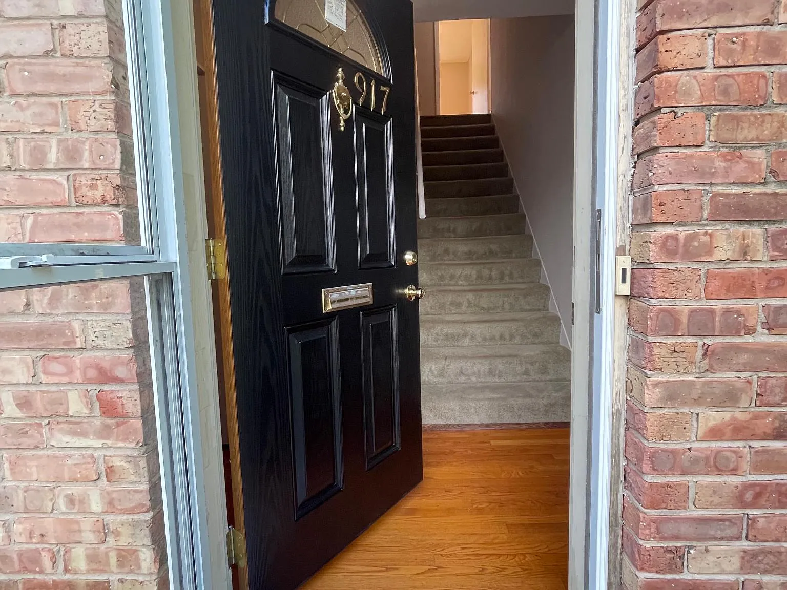 3 bed, 2.5 bath, 1250 sqft, $3,950 — Photo 2