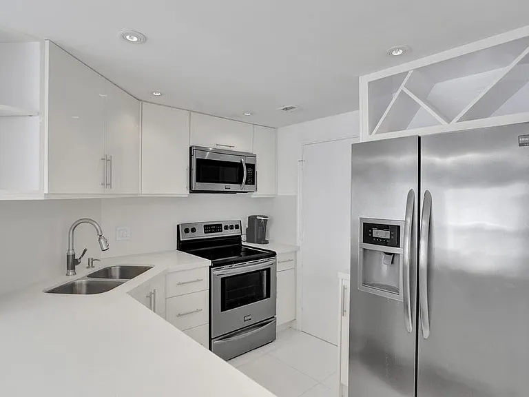 133 N Pompano Beach Blvd #1103 — Photo 10
