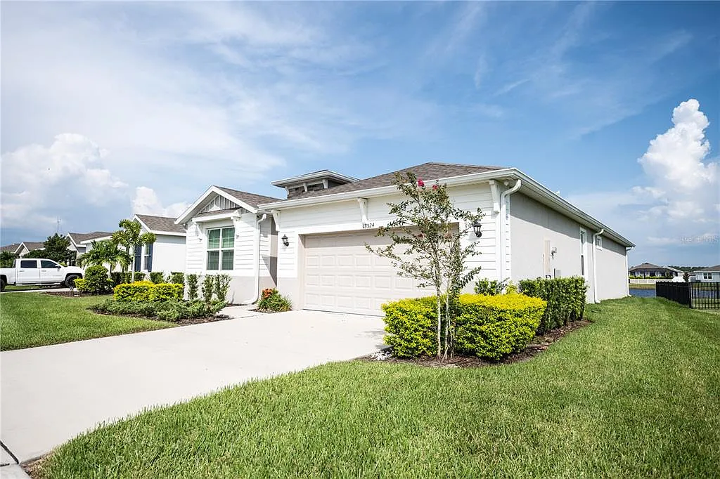 4 bed, 2.0 bath, 2046 sqft, $2,900 — Photo 3