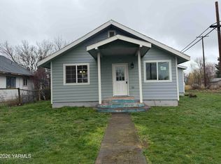 400 1st St, White Swan, WA 98952