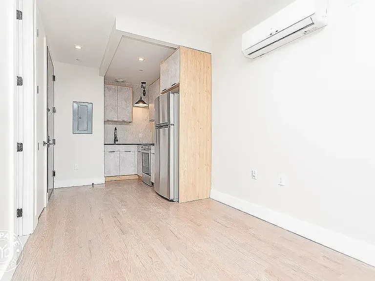 987 Rogers Ave #4E — Photo 7