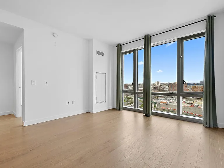 75 Park Ln S #1102R — Photo 3