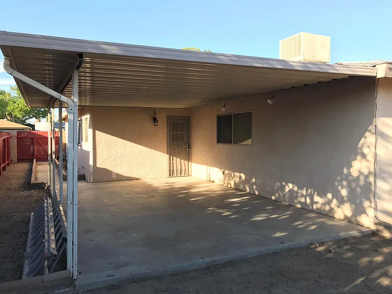 716 W Graaf Ave — Photo 5