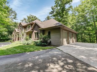 3240 Crystal Creek Ct, Green Bay, WI 54313