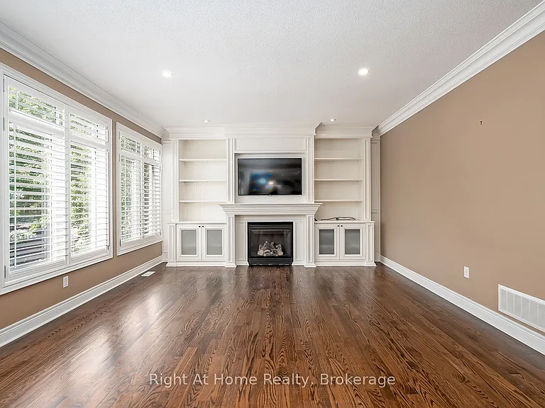2096 Bingley Cres — Photo 11