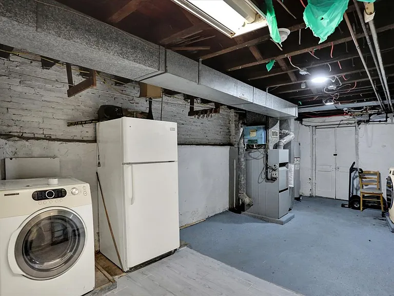 234 W Douglass St — Photo 28