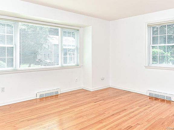 4th image of 91 Pease Ave