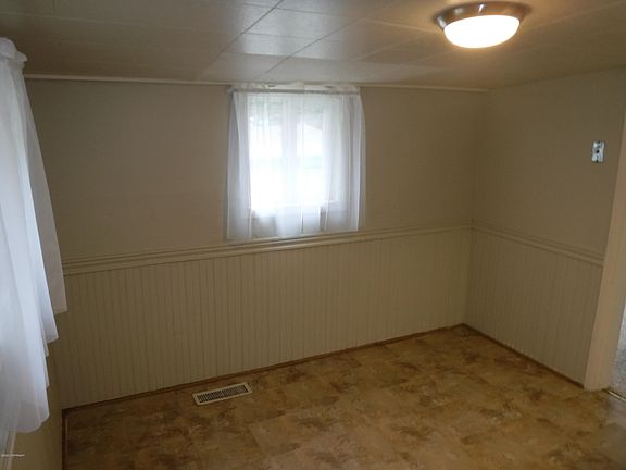 5th image of 3200 Lois Dr