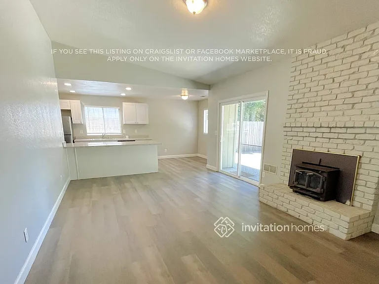 1247 Crescendo Dr — Photo 4
