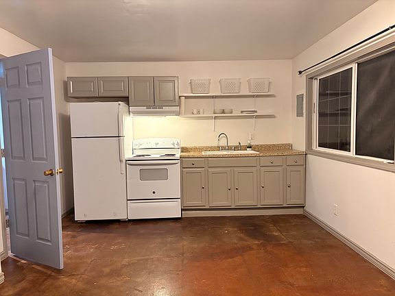 3rd image of 1423 Scoon Rd