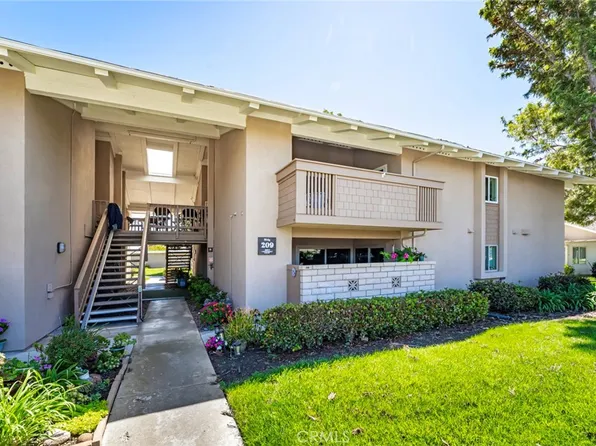 8877 Lauderdale Ct Unit 209E, Huntington Beach, CA 92646