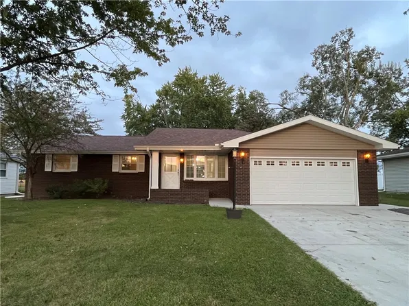 1620 Frostwood Ln, Mattoon, IL 61938