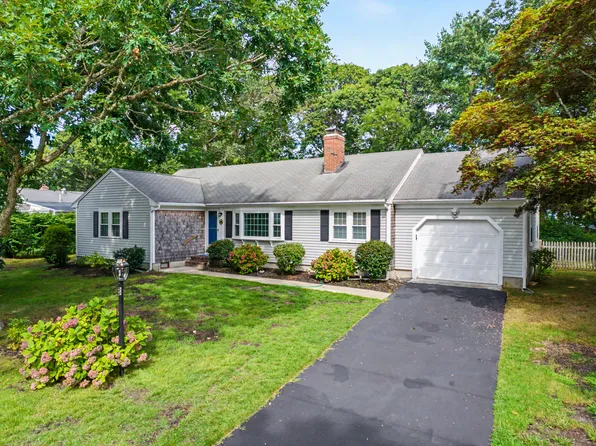 8 Gold Finch Lane, East Dennis, MA 02660