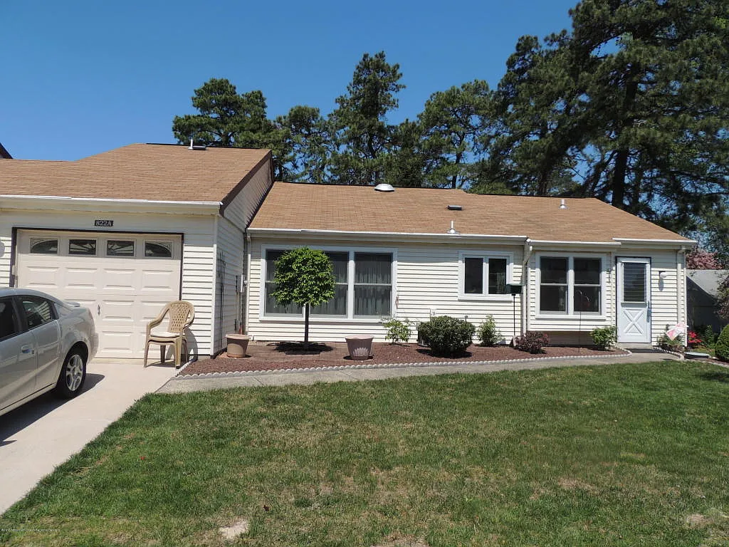 822A Liverpool Cir photo 1