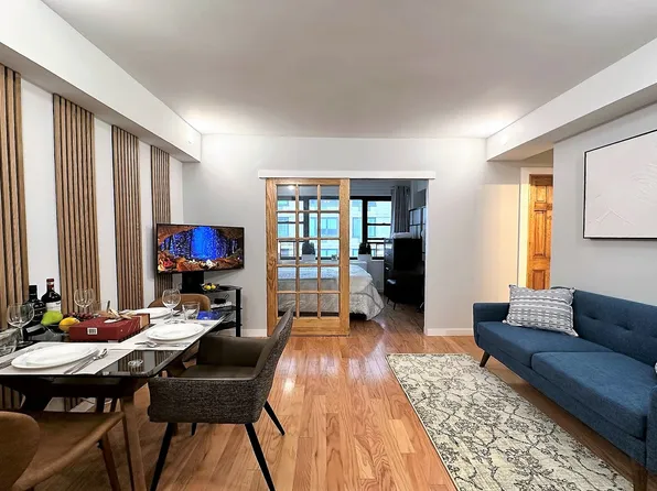 210 E 47th St, New York, NY