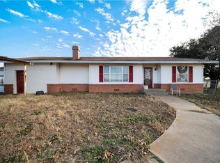 1913 Levi Pkwy, Lorena, TX 76655