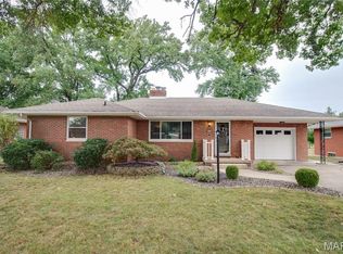 5504 Ladue Dr, Godfrey, IL 62035