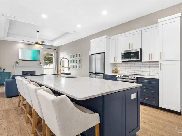 297 Tecumseh Ln, Mary Esther, FL 32569