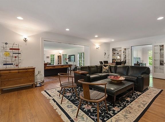 5th image of 451 Hazel Ave