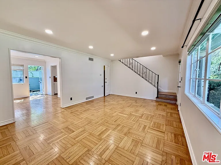 5431 Village Grn — Photo 6