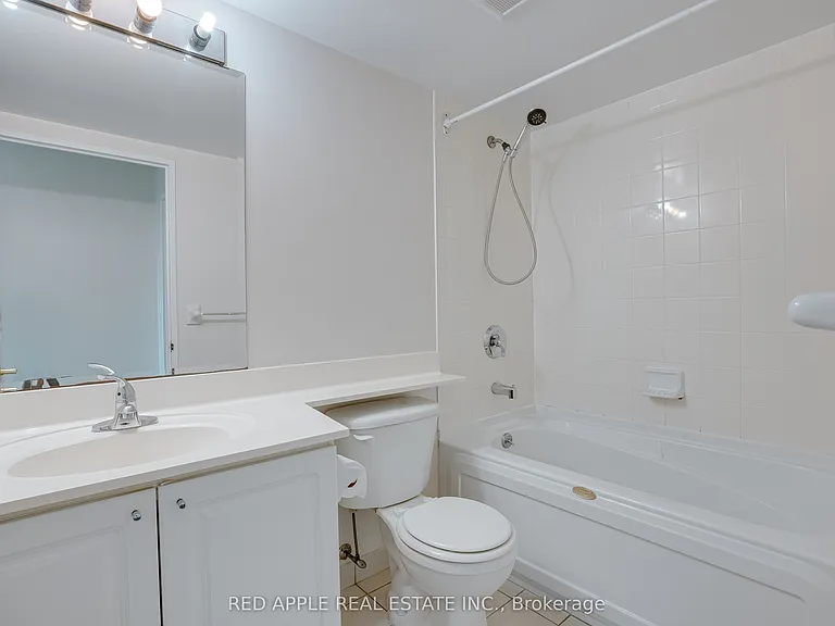 11 Lee Centre Dr #707 — Photo 16