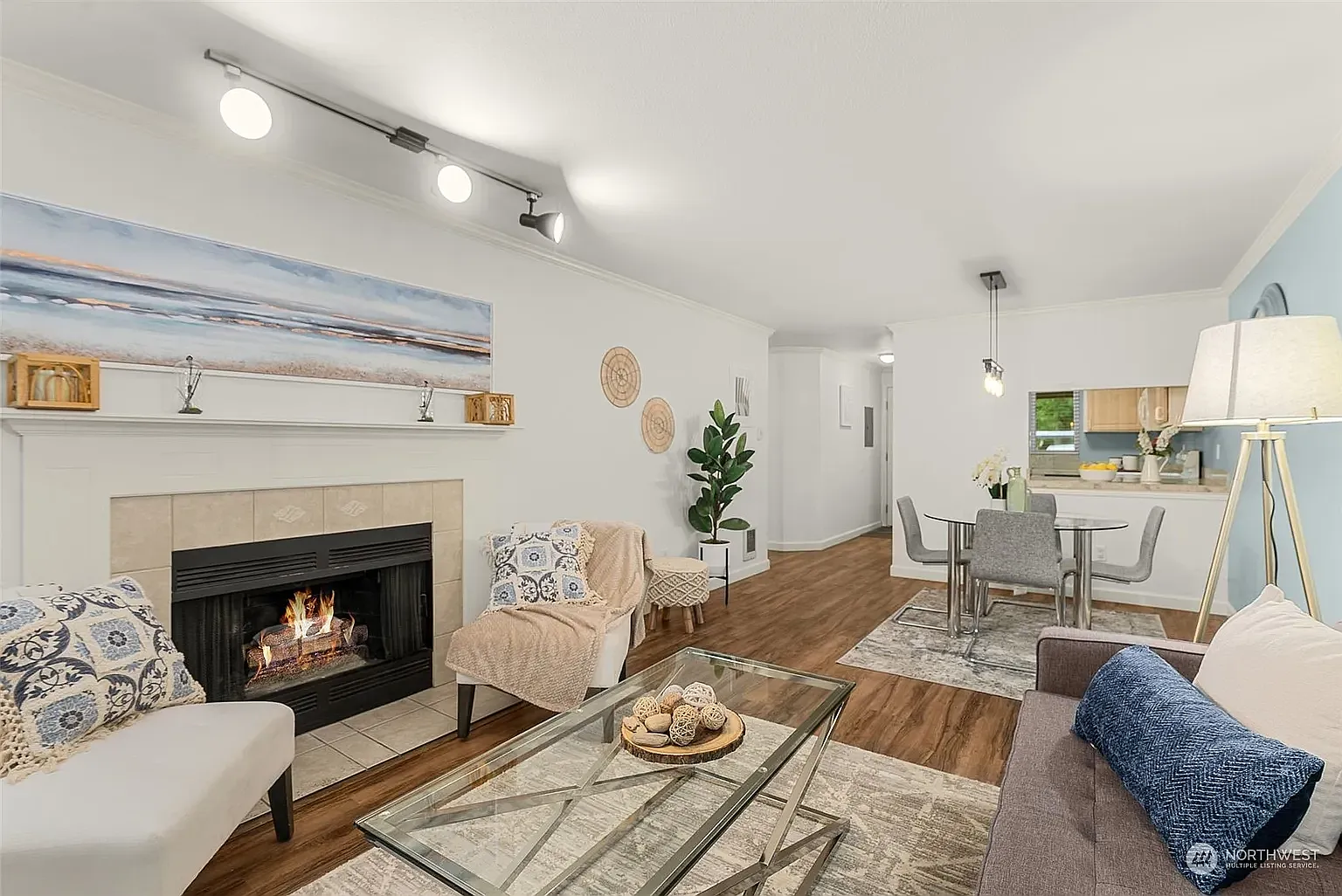2 bed, 966 sqft, $2,300 — Photo 4