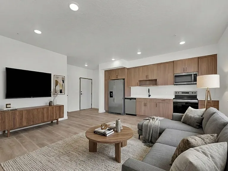 Veazey Park Apartments — Photo 34