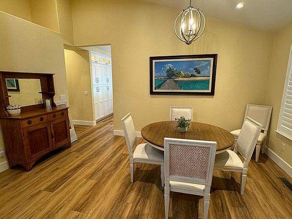4th image of 43 Winedale Ln