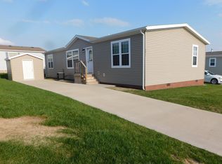 2611 Pebble Ln, Milford, MI 48380