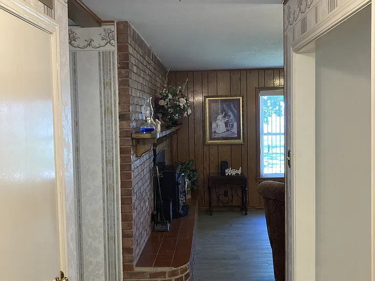 927 Skyline Dr — Photo 9