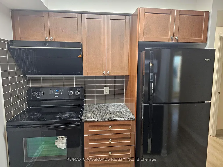 151 Village Green Sq #506 — Photo 13