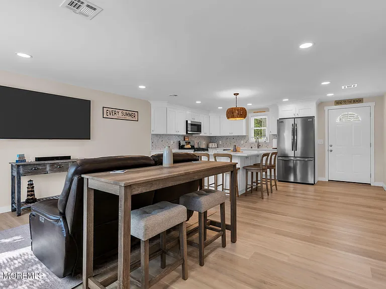 501 Forman Ave — Photo 8