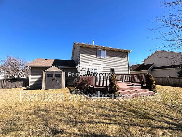 330 NE Cardinal Ln — Photo 18