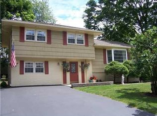 18 Sheldon Dr, Cornwall, NY 12518
