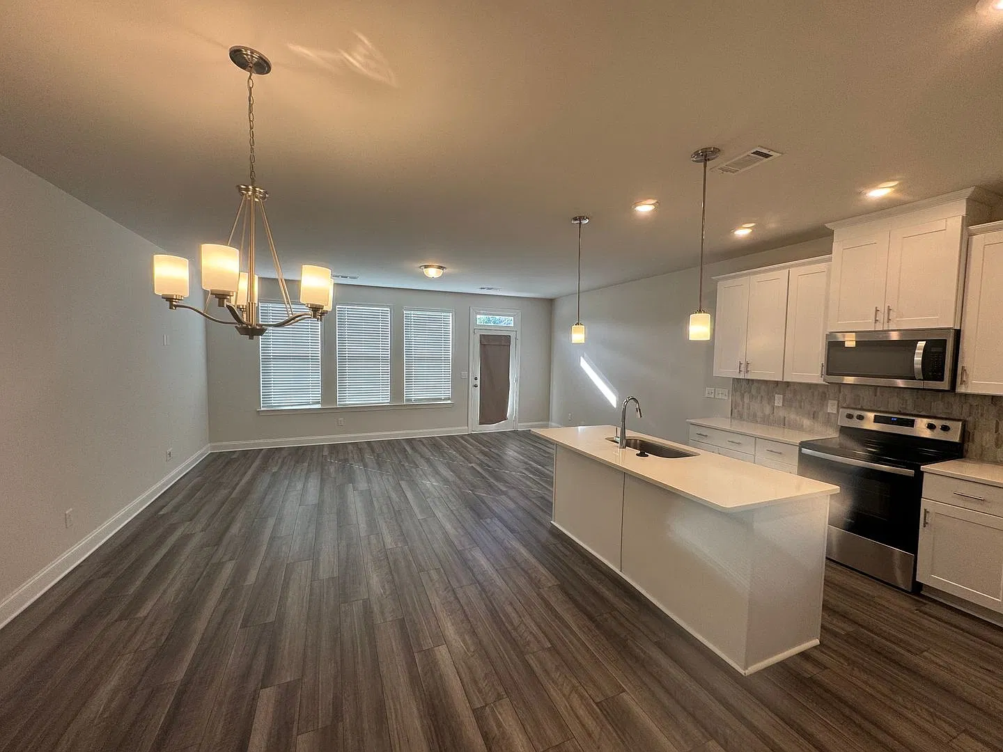 For Lease- Townhome 1.5 Miles From I40! — Photo 2