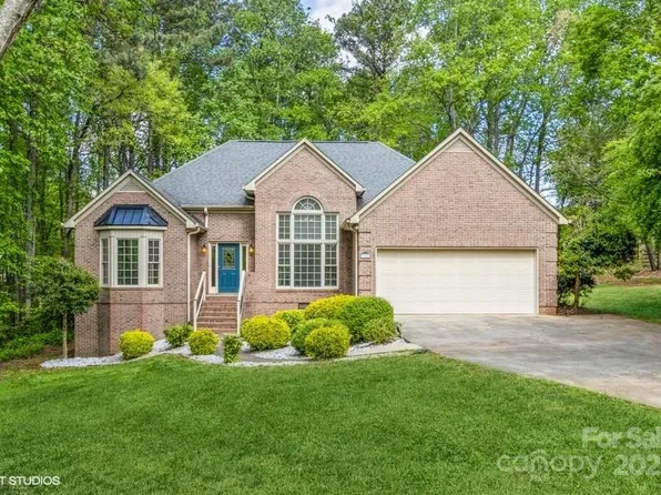 122 Woodstork Cove Dr, Mooresville, NC 28117