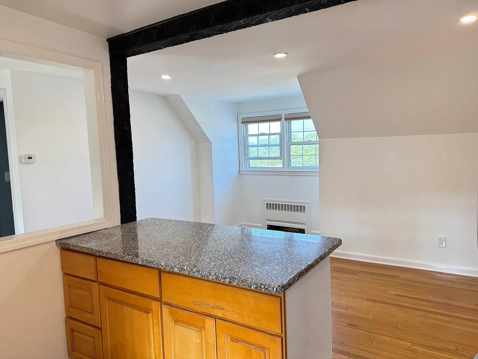 2 bed, 870 sqft, $3,000 — Photo 4