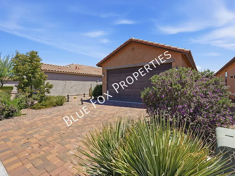 8670 N Genoa Ct — Photo 2