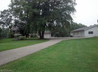 22855 Clear Lake Rd, Battle Creek, MI 49014