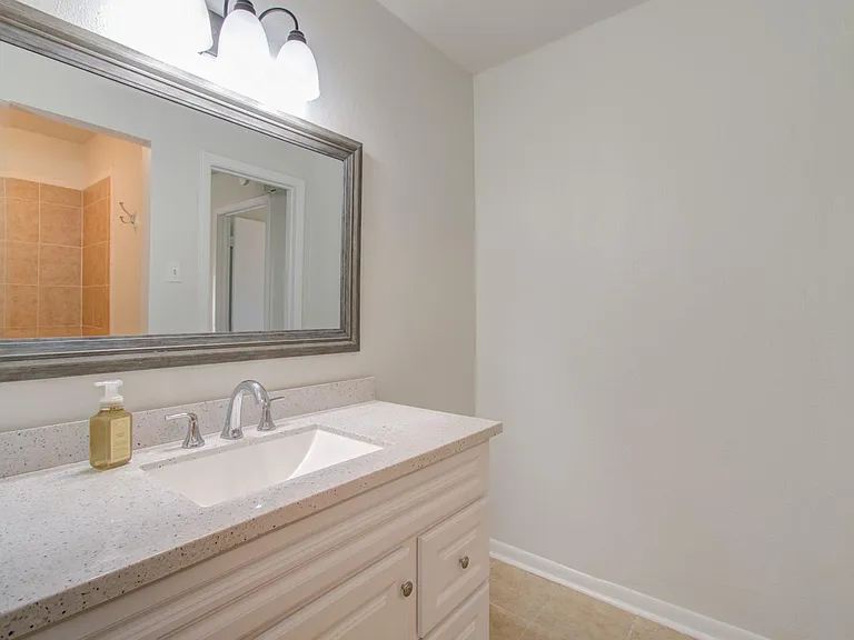 15611 La Casa Ln — Photo 32