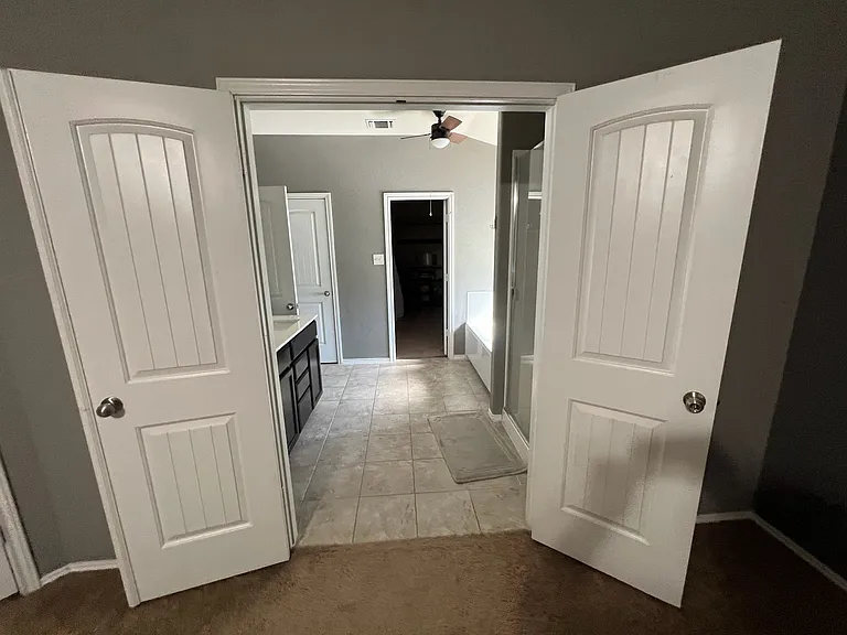 5561 Othello Dr — Photo 21