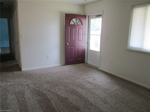 4th image of 204 Woodview Dr